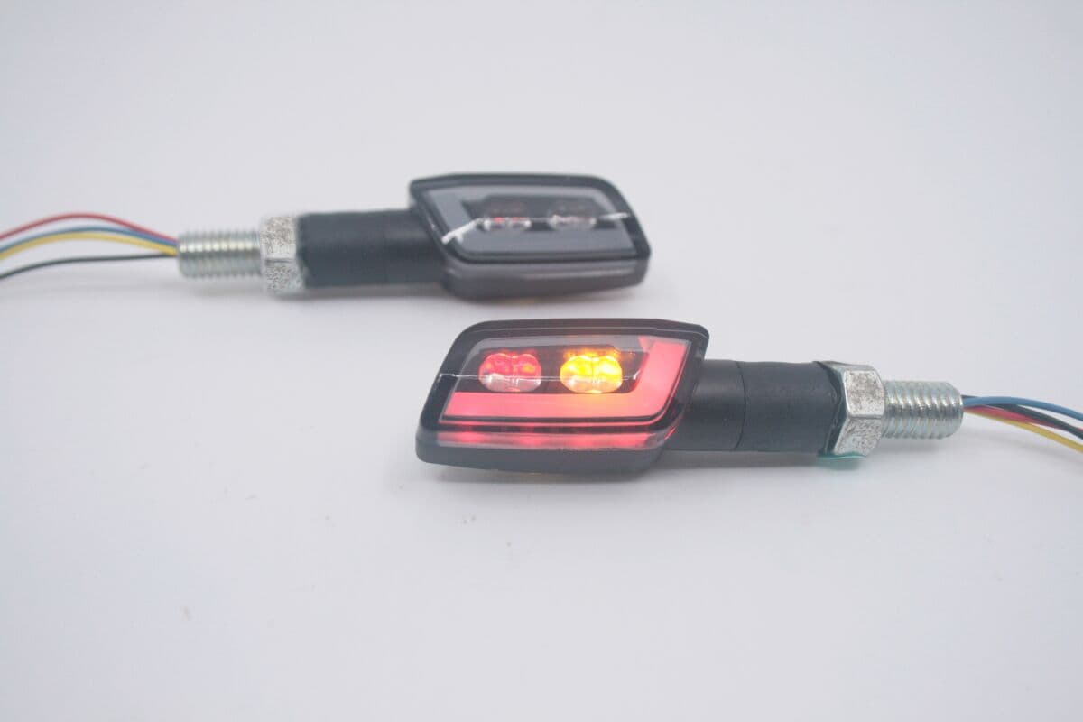 Lumină spate LED cu semnalizatoare